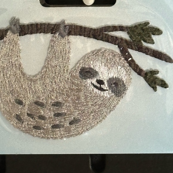 Simplicity iron on patch of a sloth in gray color - Picture 2 of 3
